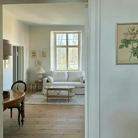 Apartment The Gatehouse At Valdemar's Castle With Views *
